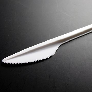 Faca de Plstico Branco Econmica 162mm 5000un