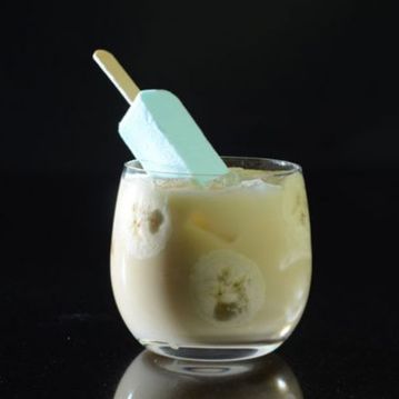 Banana Pick-Me-Up com Gelado Picol Blue Angel