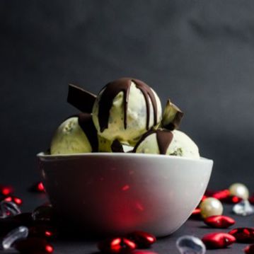 Sorvete de Maracuj com pedaos de chocolate
